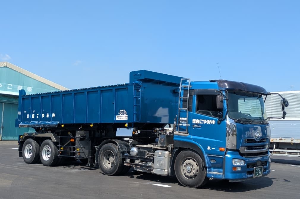 荷台が取り外されたトレーラー